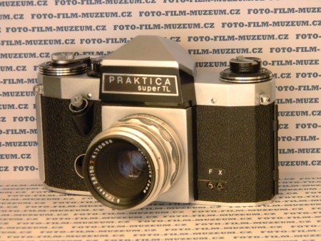 Model super TL stále staví na typu FX. Expozimetr umístěný za objektivem TTL (trough the lens) na bázi CDs. Odpor ze sulfidu kademnatého. Potřebuje baterii. Měří po zmáčknutí tlačítka pod spouští. V hledáčku je kroužek a ručička. 