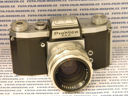 Druhá v řadě FX. Inovovaný tvar světlíku. 2 synchrokontakty pro blesk. Časy 1/30 - 1/500s. Závěrka plátěná horizontální. Vyráběl KW Drážďany. Až na světlík je stejná jako Praktica FX.