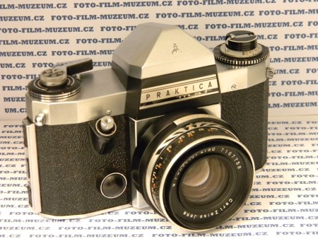 Praktica MAT. Postavená na základech řady FX. Časy 1/2 - 1/1000s + B. Závěrka plátěná horizontální. Zásadní inovace je optický hranol pro focení u oka, páčka pro rychlé přetáčení filmu. A především TTL měření cds expozimetrem. Výroba 1965-1969.
