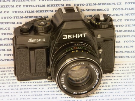 Výroba 1984-1994. KMZ (SSSR). Bajonet Pentax K. Elektronicky řízená závěrka s rozsahem 1s - 1/1000s + B. Synchročas 1/60s. Cds expozimetr.