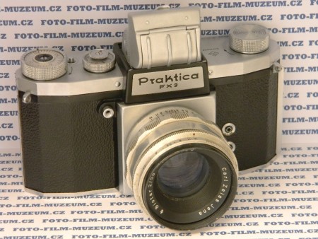 Třetí Praktica v řadě FX. Nevím o rozdílu oproti FX2. Kdo ví, ať napíše ...