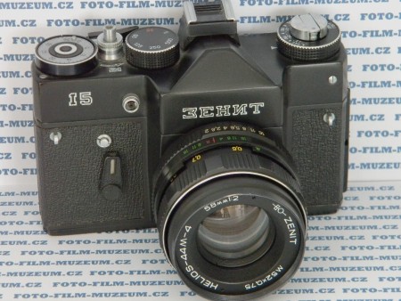 Vzácný Zenit 15. Vyrobeno málo kusů. Měření TTL Cds. Jinak žádná inovace.