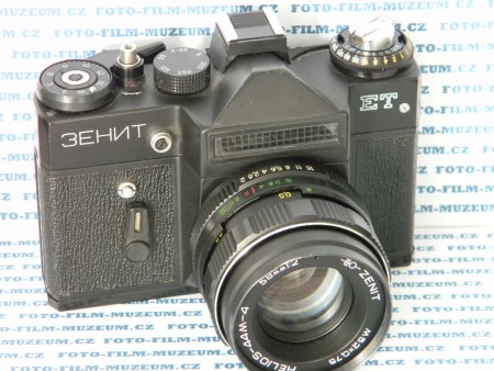 Zenit ET v černém provedení.