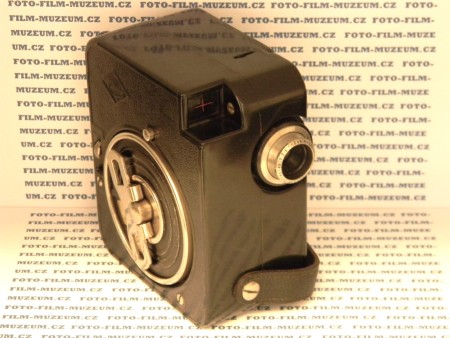 První kamera rakouské firmy Eumig. Používá film 9mm. Perforaci má uprostřed filmového pásu mezi obrázky a proto má krásně velká exponovaná okénka. Mechanismus kamery je kovový a pouze obal je z bakelitu. Dochovaných kusů bez vad bakelitu je velmi málo.