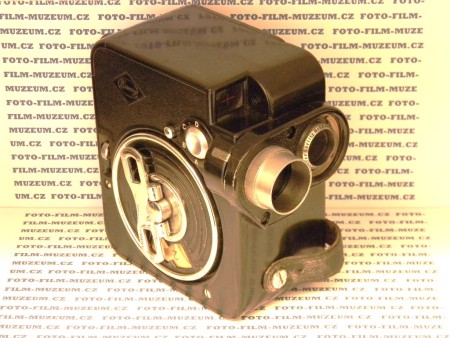 Druhý model "devítky" od Eumigu. Je si velmi podobná s C1. Má ale navíc expozimetr na bázi selenového článku umístěný vedle objektivu. Clona objektivu je spřažena s clonou expozimetru.