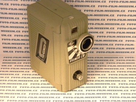 Eumig C8 na film 2x8mm. Funkčně velmi podobná jako C4. C4 má tělo z lisovaného plechu ale C8 je z kovových odlitků. Podstatně těžší.