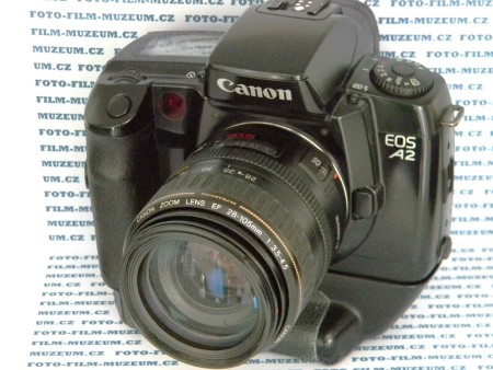 Canon EOS 5. Americká verze. Profi jednooká zrcadlovka. Výroba od r.1992. Vertikální elektronická lamelová závěrka s časy 30s - 1/8000s + B. X sync. 1/60s-1/200s+HSS. Módy - P,A,T,M + kreativní prog. 3 módy měření. 5 ostřících bodů. Bajonet Canon EF.