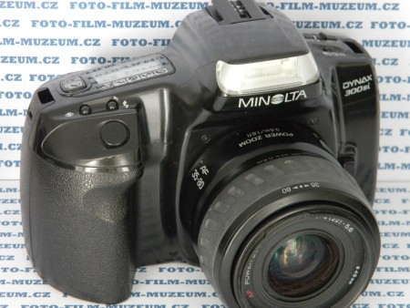 AF zrcadlovka uvedená v r. 1995. Pro začátečníky a méně náročné amatéry. Režim P + nastavené programy. Měření TTL 8 segment.silikonovým článkem. Lamelová horizontální závěrka 30s. - 1/2000s + B. Bajonet Minolta A. Rychlý posun 1obr./s. Pentagonální hranol