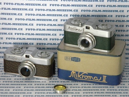 Výroba od r.1946. Používá jednostr. perforov. 16mm film. 50 snímků 11x14mm na cívce.  Mikroma má natahování i spouštění posuvnou páčkou na zadní stěně. Mikroma II má vzadu natahování a spoušť má na horním panelu. Model II má synchrokontakt pro blesk.