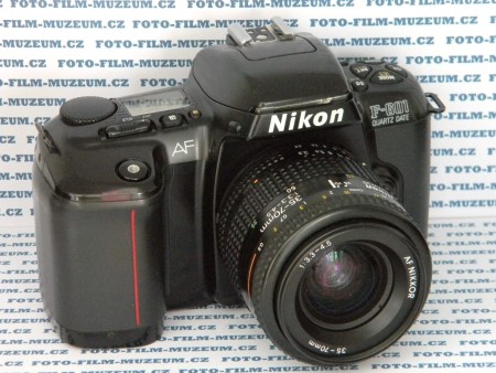 Zrcadlovka střední třídy patřící mezi amatérskou F-401 a profi F801. Prodej od r. 1991. V USA jako N6006. Elektronická lamelová vertikální závěrka s časy 30s. - 1/2000s + B. X-sync. 1/125s. Prac. módy P,A,S,M. Sériové snímání až 2sn./s. Vestavěný blesk.