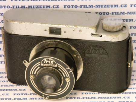 Fotoaparát na kinofilm s formátem negativu 24x36 mm. Tělo je kombinace bakelitu a ocelového plechu. Clona dírková o hodnotě 8 a 16. Čas M (cca 1/30s.) + B. Závěrka jednoduchá pérová na výsuvném tubusu.