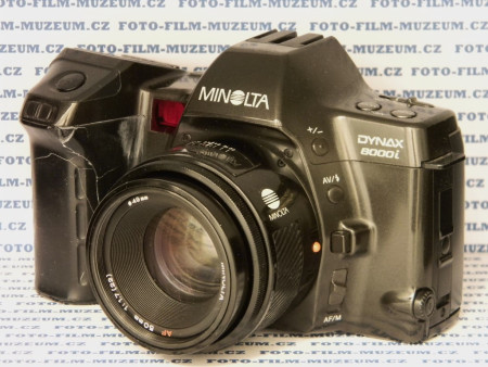 8000i je vylepšená 7000i. Pro náročné fotografy a profesionály. 1/8000s. Synchro 1/200s. V r. 1990 byla vyrobena spec. edice "Mir" v bílé barvě na počest pobytu japon. reportéra M. Toyohiro Akiyamy na mezinár. vesmírné stanici Mir.