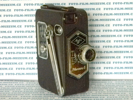 První osmička od firmy Agfa. Používá kazety. Vyráběná od roku 1947. Pérový pohon. Rychlost 16 obr./sec. Objektiv Agfa Kine-Anastigmat 12mm f2,8. Použitelný od 2m do nekonečna.